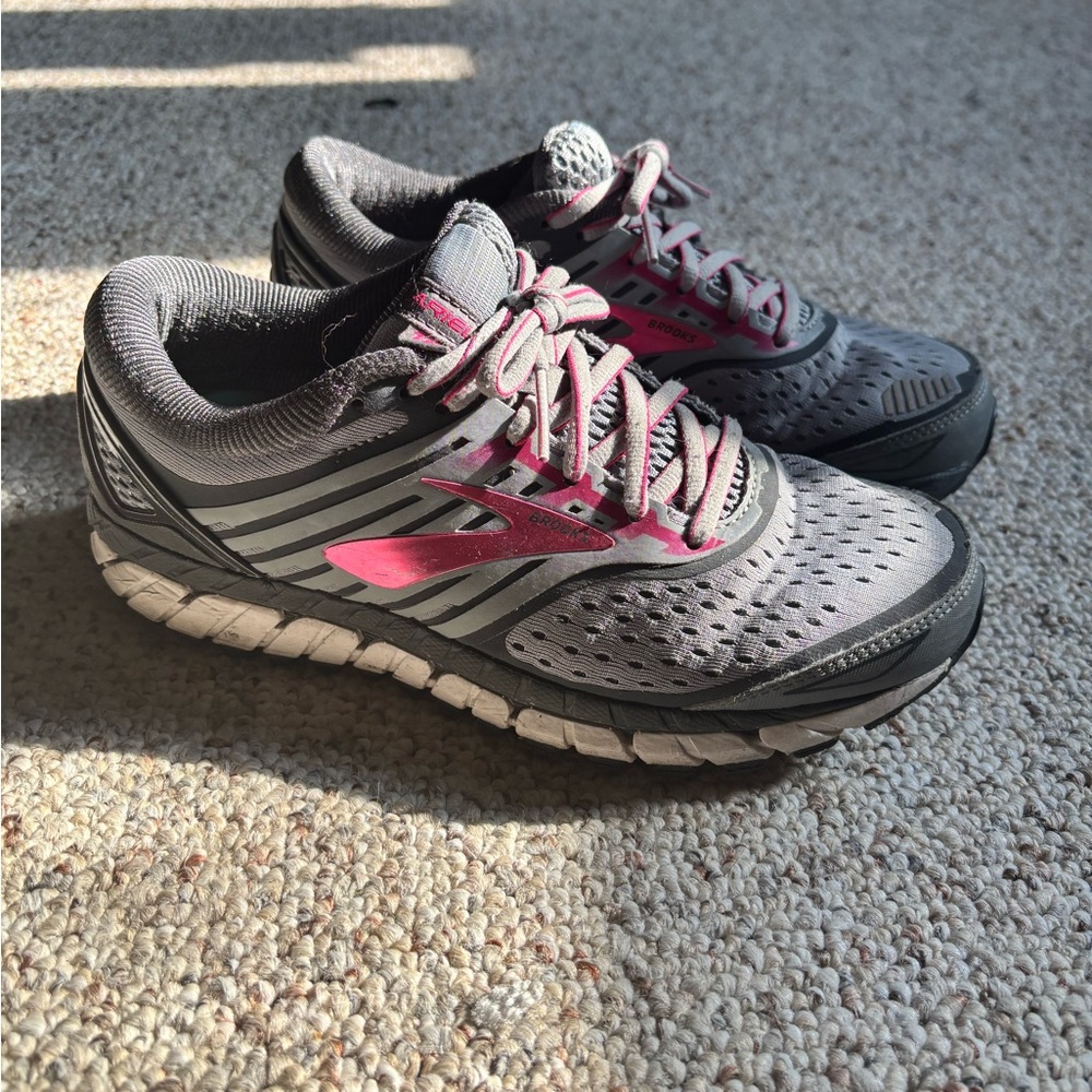 Brooks Shoes Womens 7 D Gray Pink Ariel 18 Wide Athletic Running Sneaker